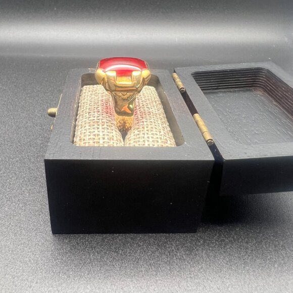 Mens 10K Gold Signet Ring with smooth garnet stone, Vintage Size 8.5 Unisex Ring - Picture 6 of 11